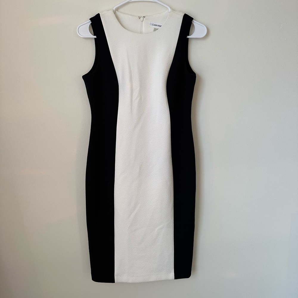 Calvin Klein Black and White Sheath Sleeveless Midi Dress | 4 Petite